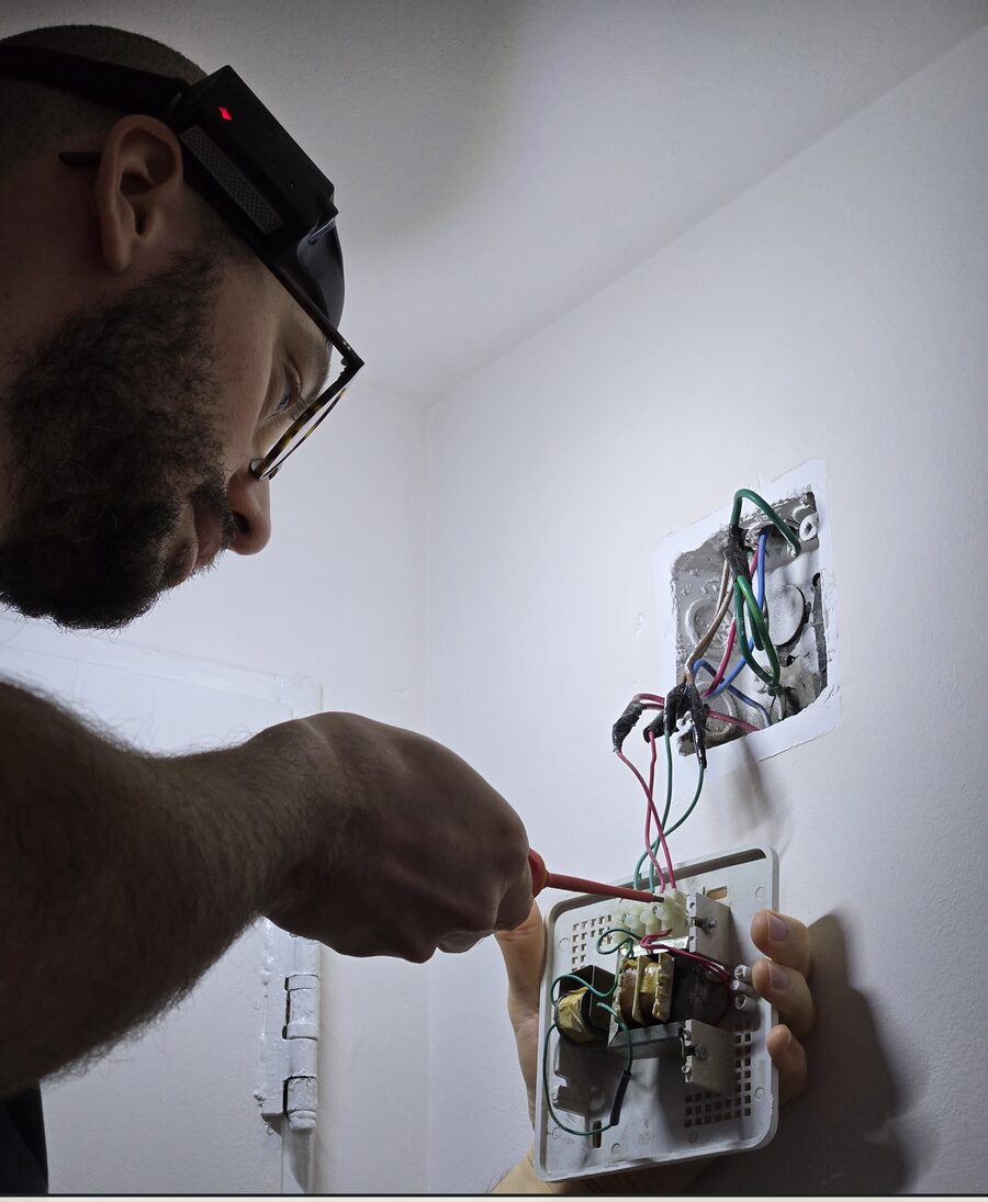 Reparación de timbre eléctrico, trabajo de BONA Electricidad